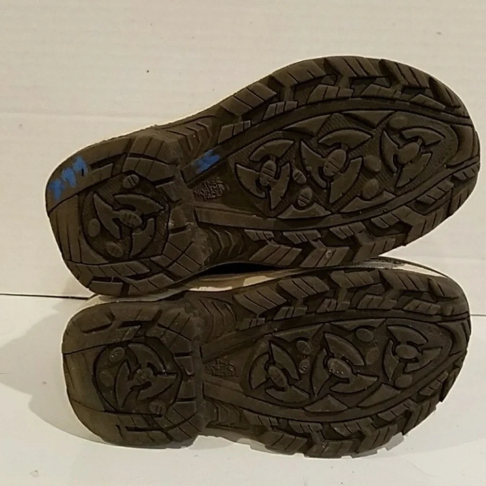 GIRL'S THE‎ NORTH FACE WATERPROOF BOOTS (sz 12)